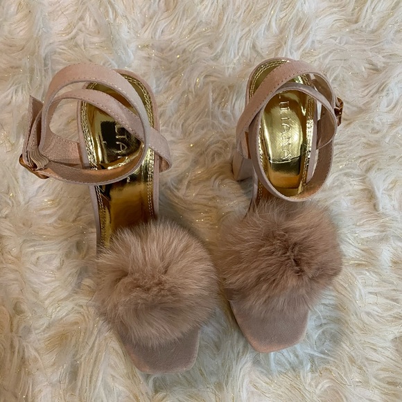 Tan heels with cute furry pom - Picture 5 of 6